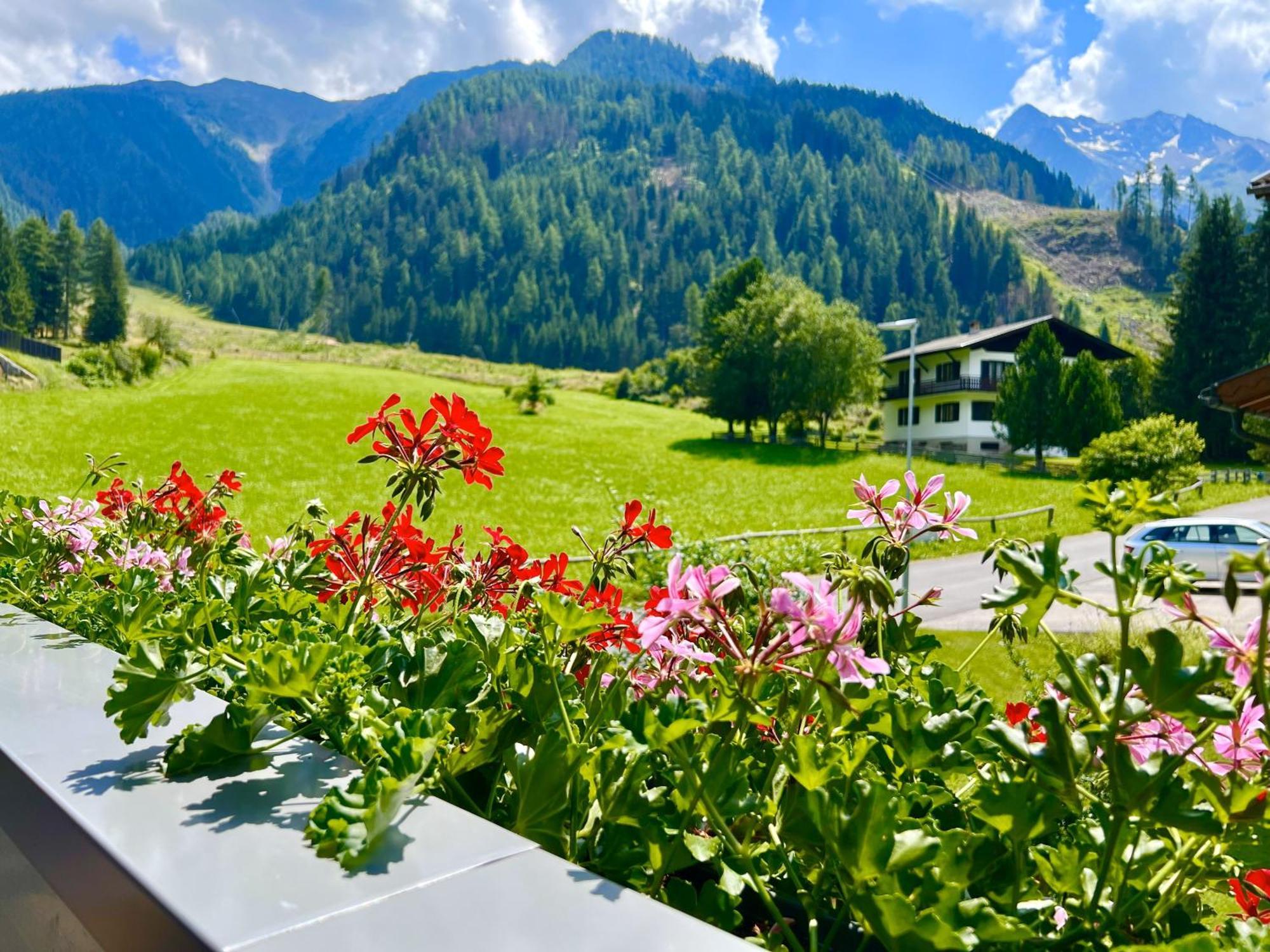 Hotel Garni Burger Sankt Jakob in Defereggen Exteriör bild