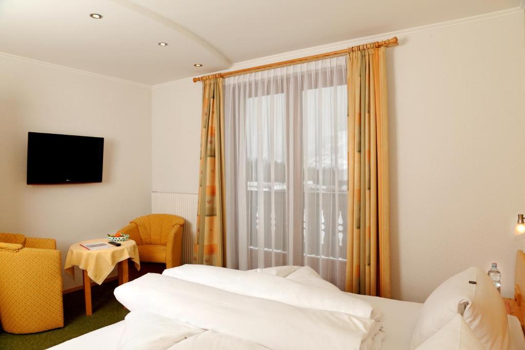 Hotel Garni Burger Sankt Jakob in Defereggen Rum bild